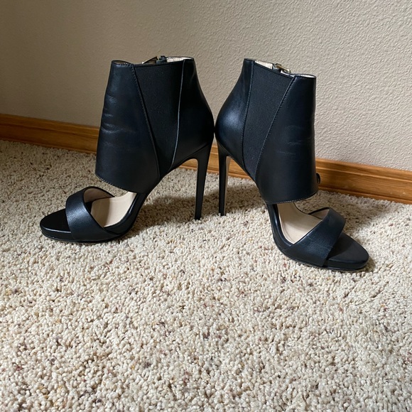 Gorgeous Leather heels shoes ๐ - Picture 12 of 13
